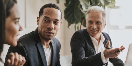 happy-business-people-using-laptop